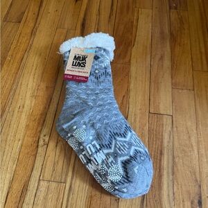 Muk Luks women's Cabin socks Gray non skid sherpa lined